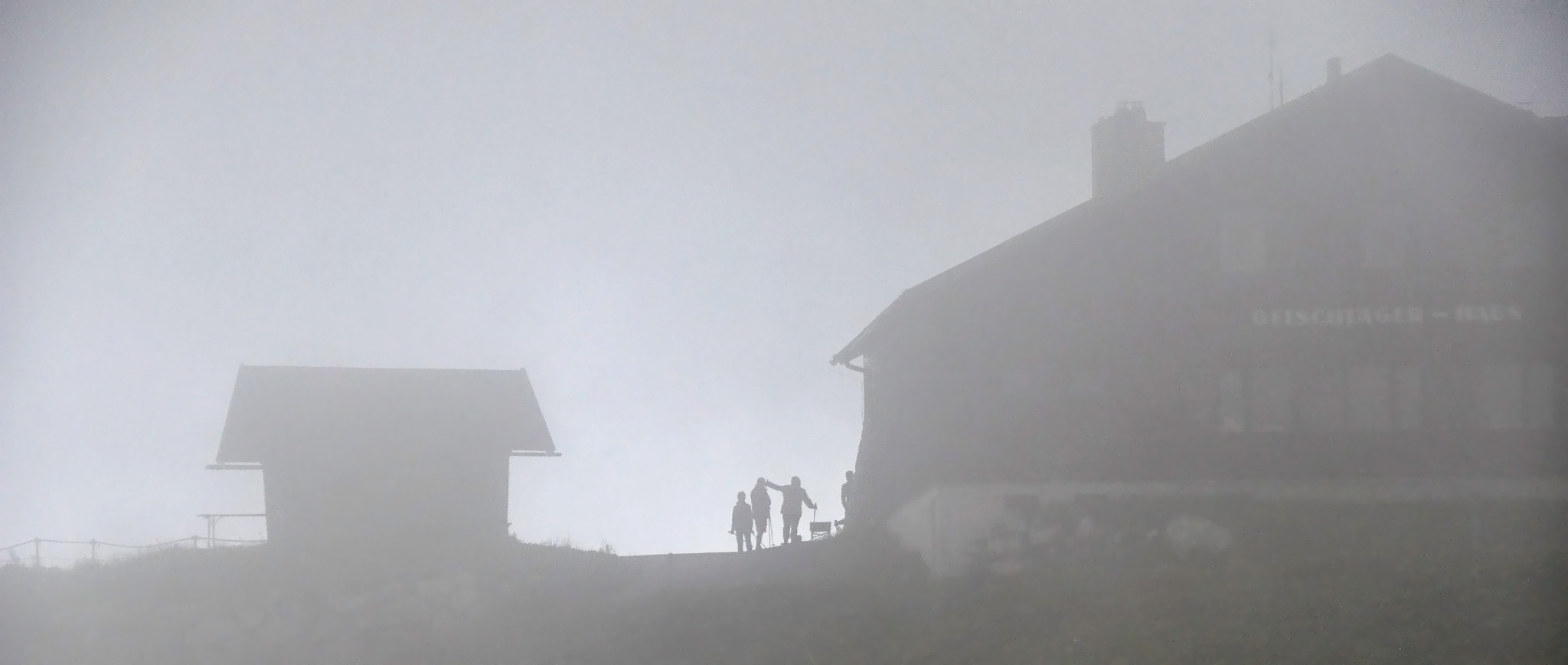 in den nebeligen Alpen