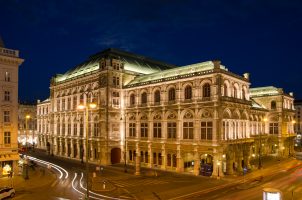 die Wiener Oper bei Nacht